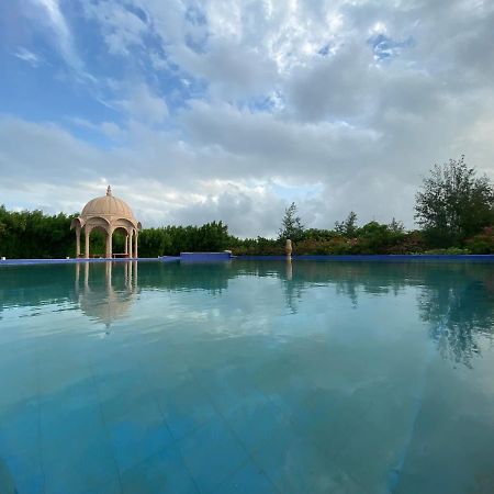City The Village Beach Resort Laeja Экстерьер фото