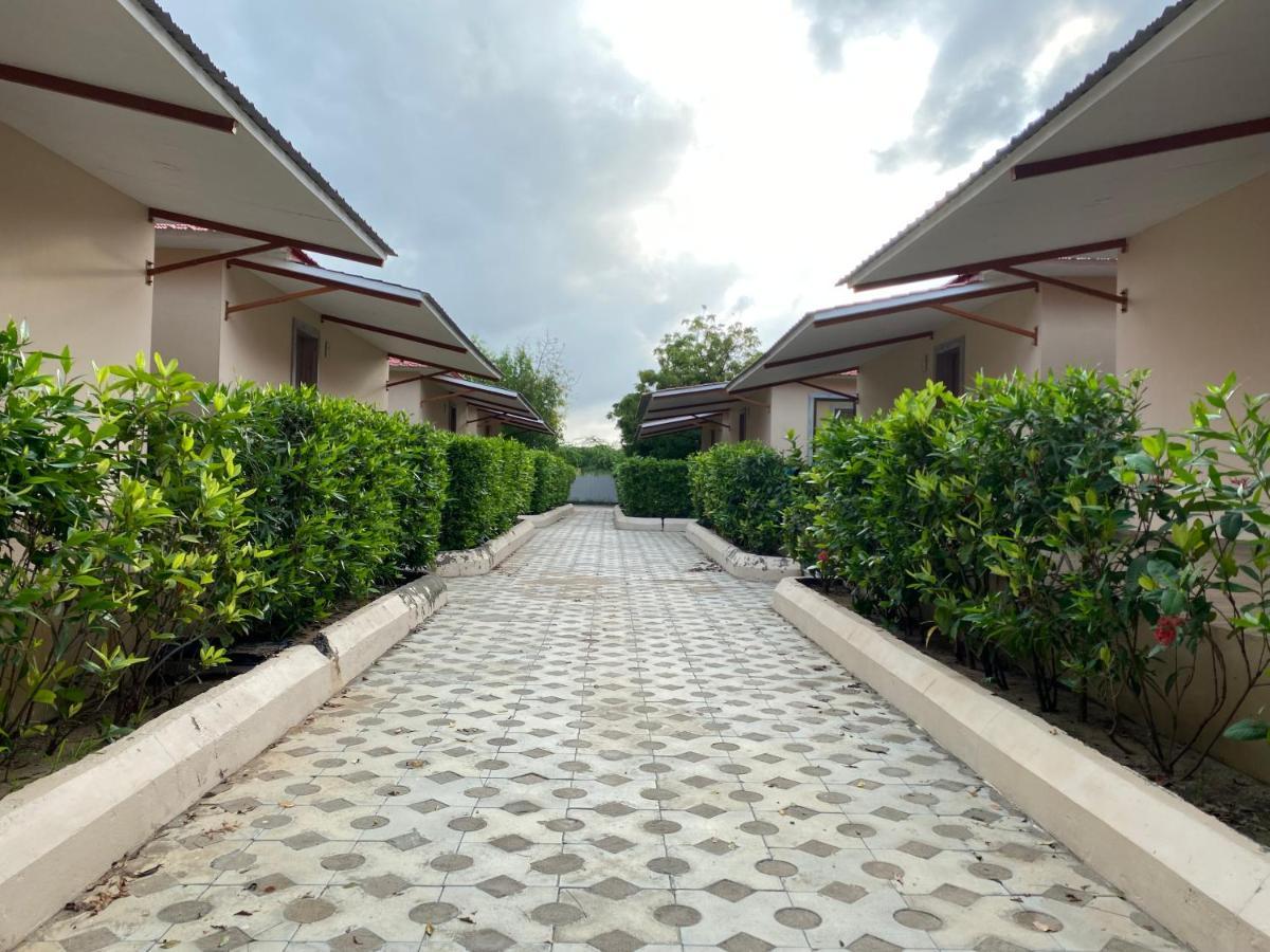 City The Village Beach Resort Laeja Экстерьер фото