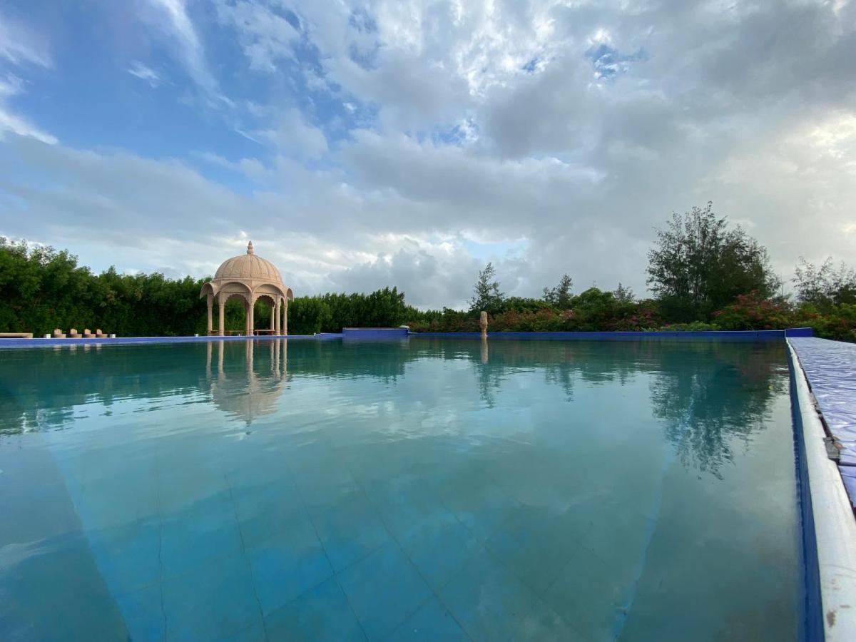 City The Village Beach Resort Laeja Экстерьер фото
