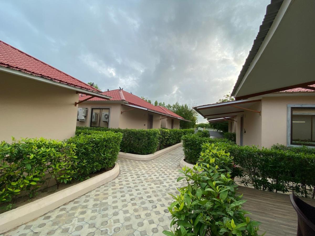 City The Village Beach Resort Laeja Экстерьер фото
